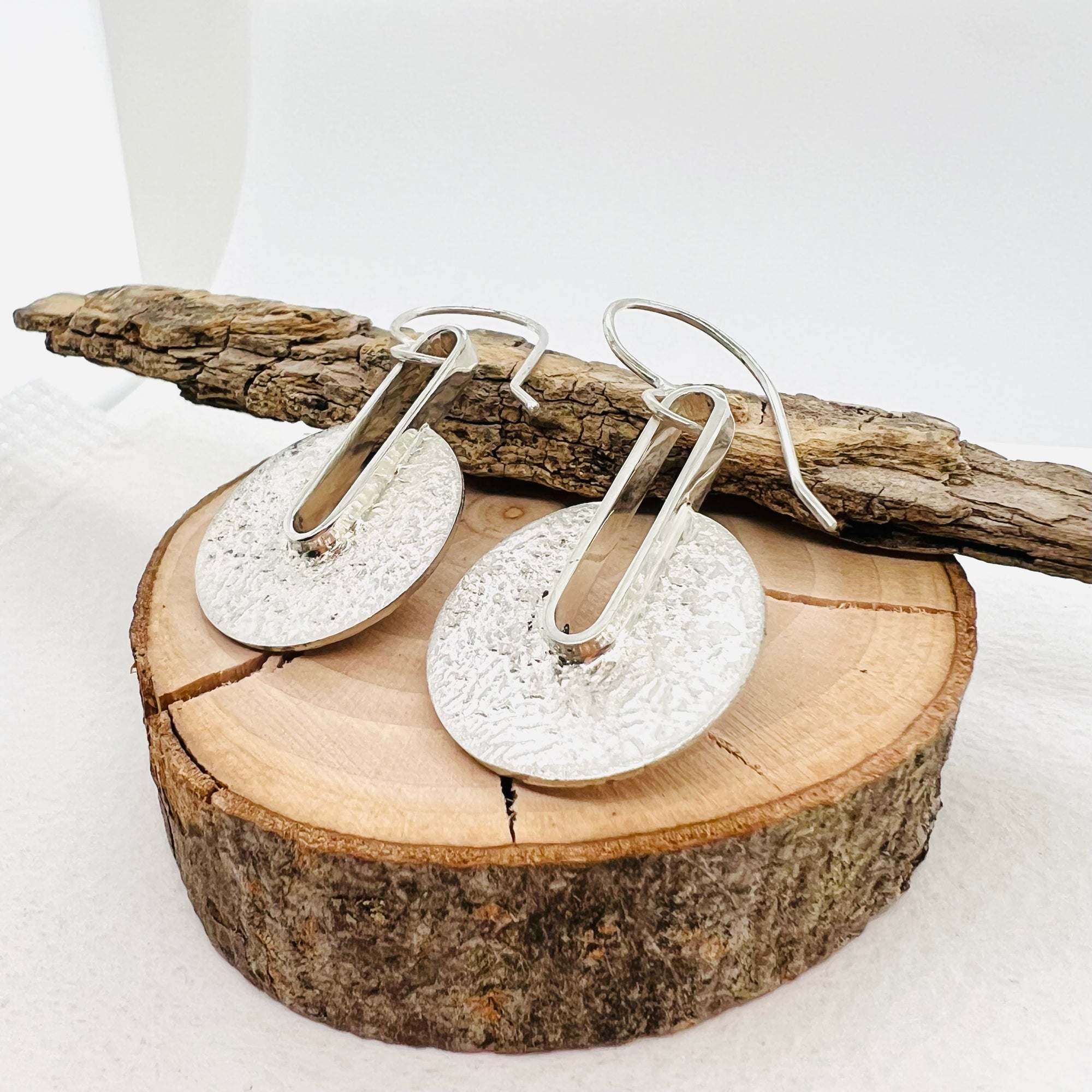 Reticulated Contrast Drop Earrings