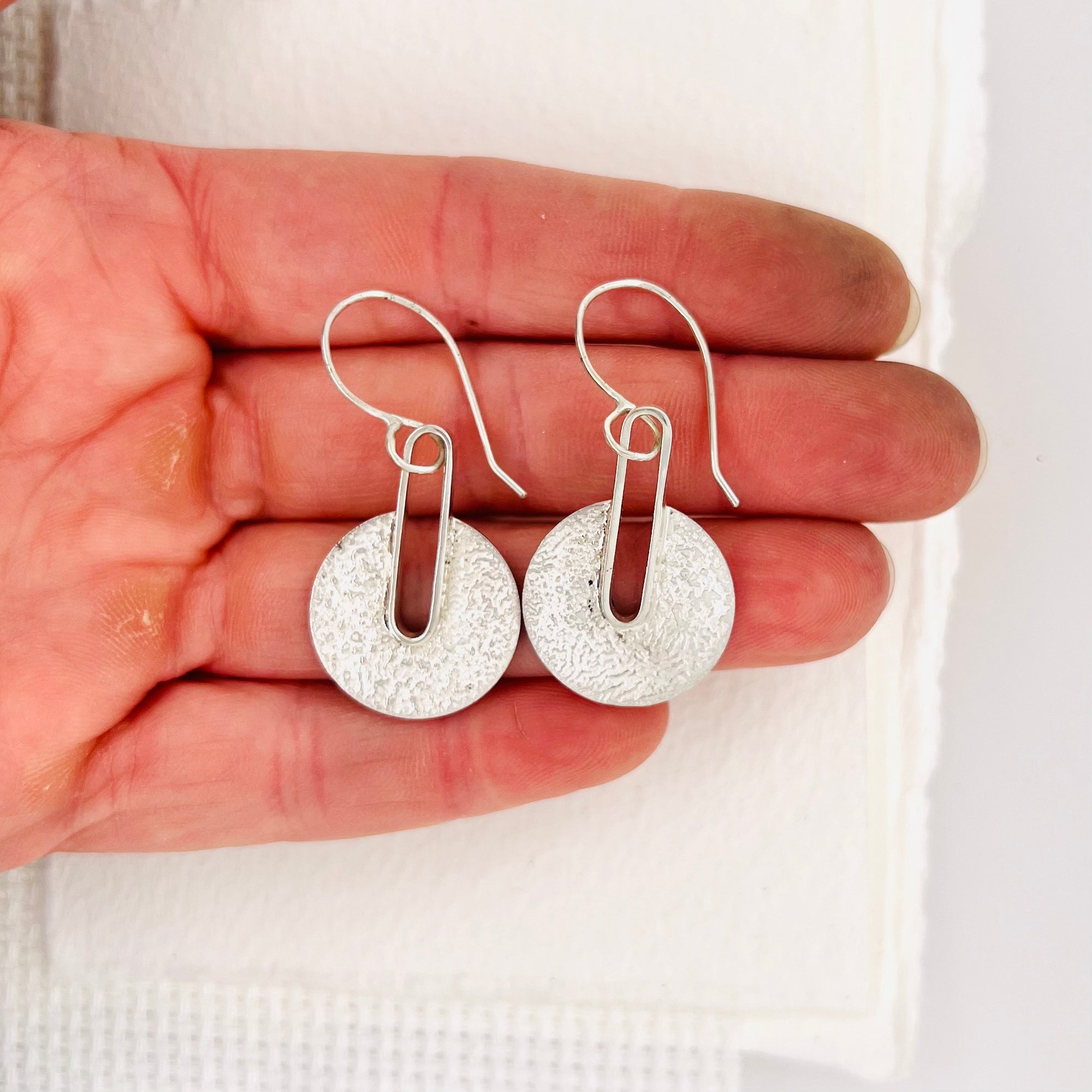 Reticulated Contrast Drop Earrings