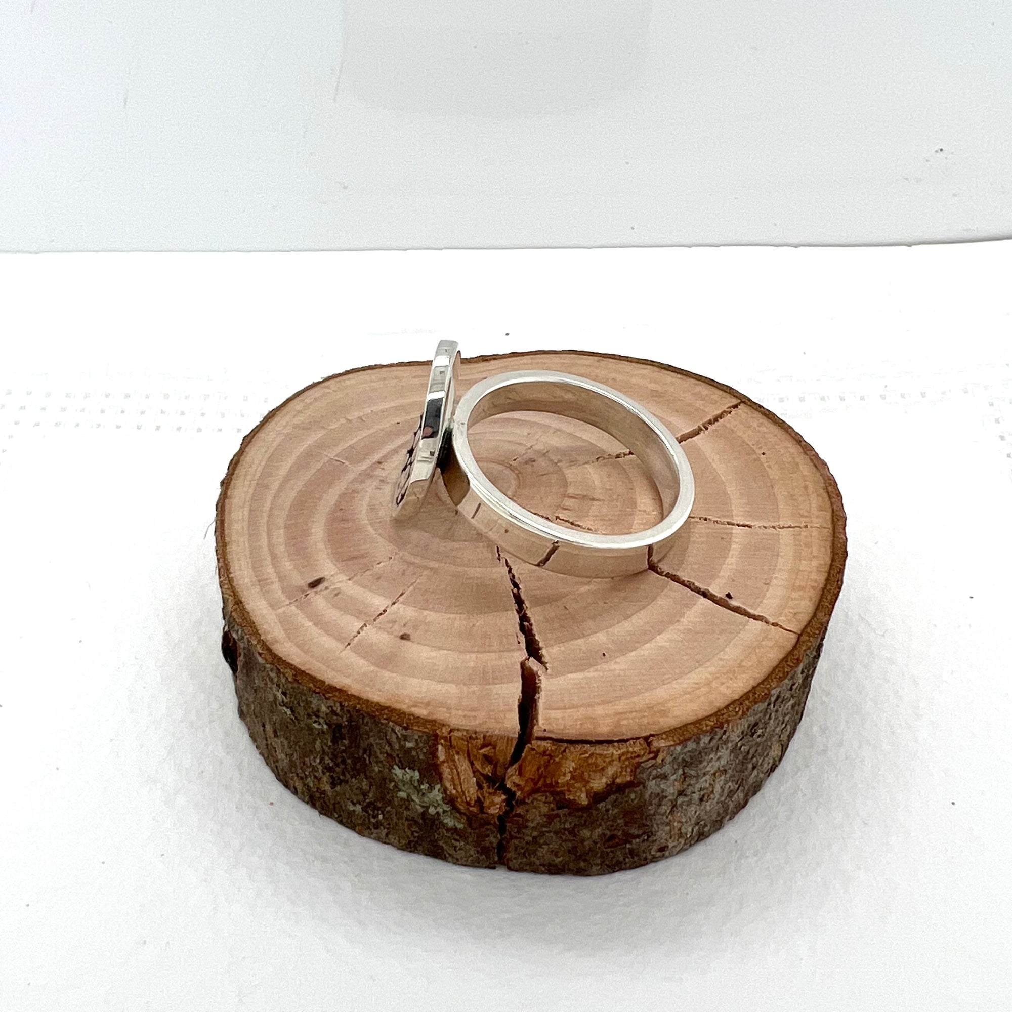 Pebbles Ring Wide Band