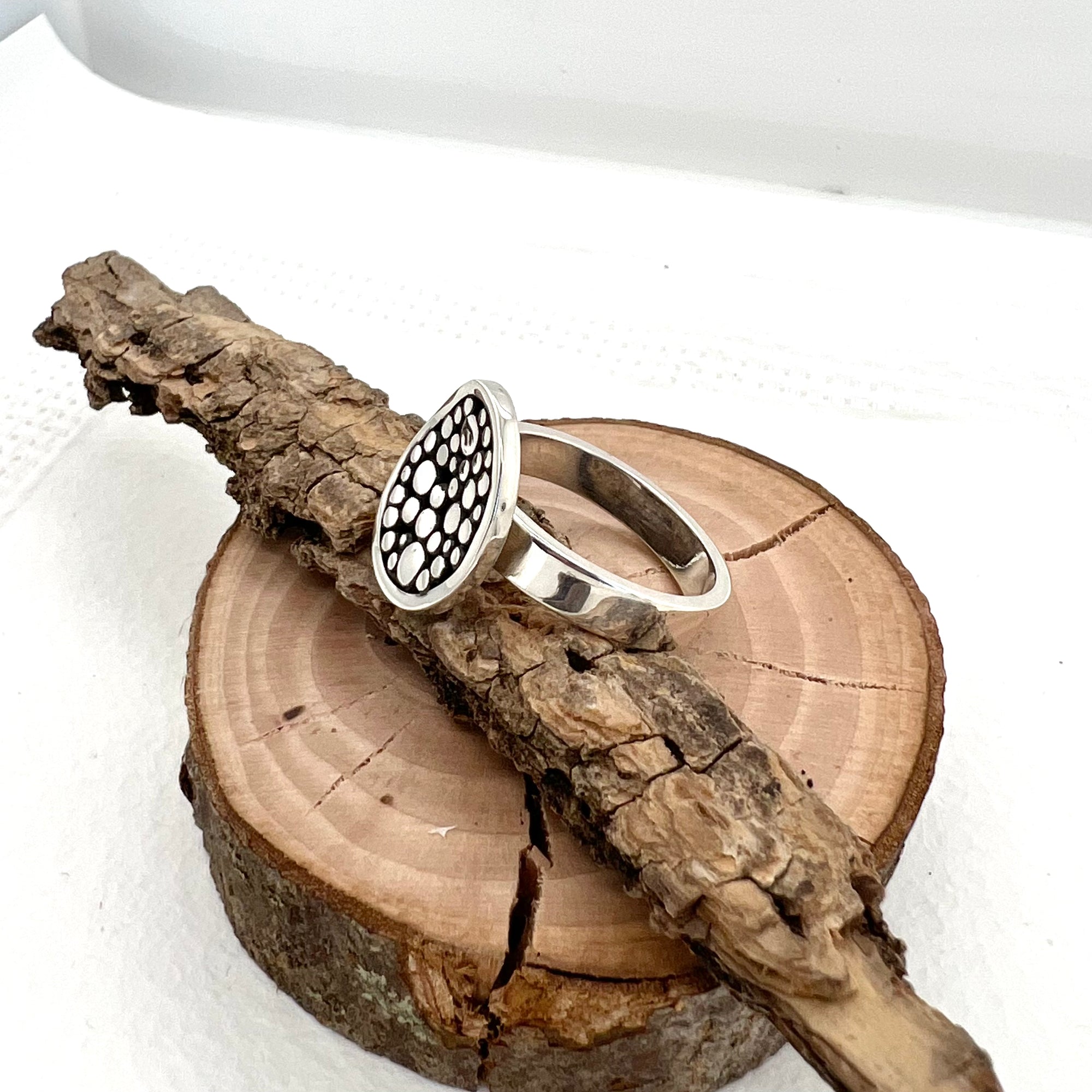 Pebbles Ring Wide Band