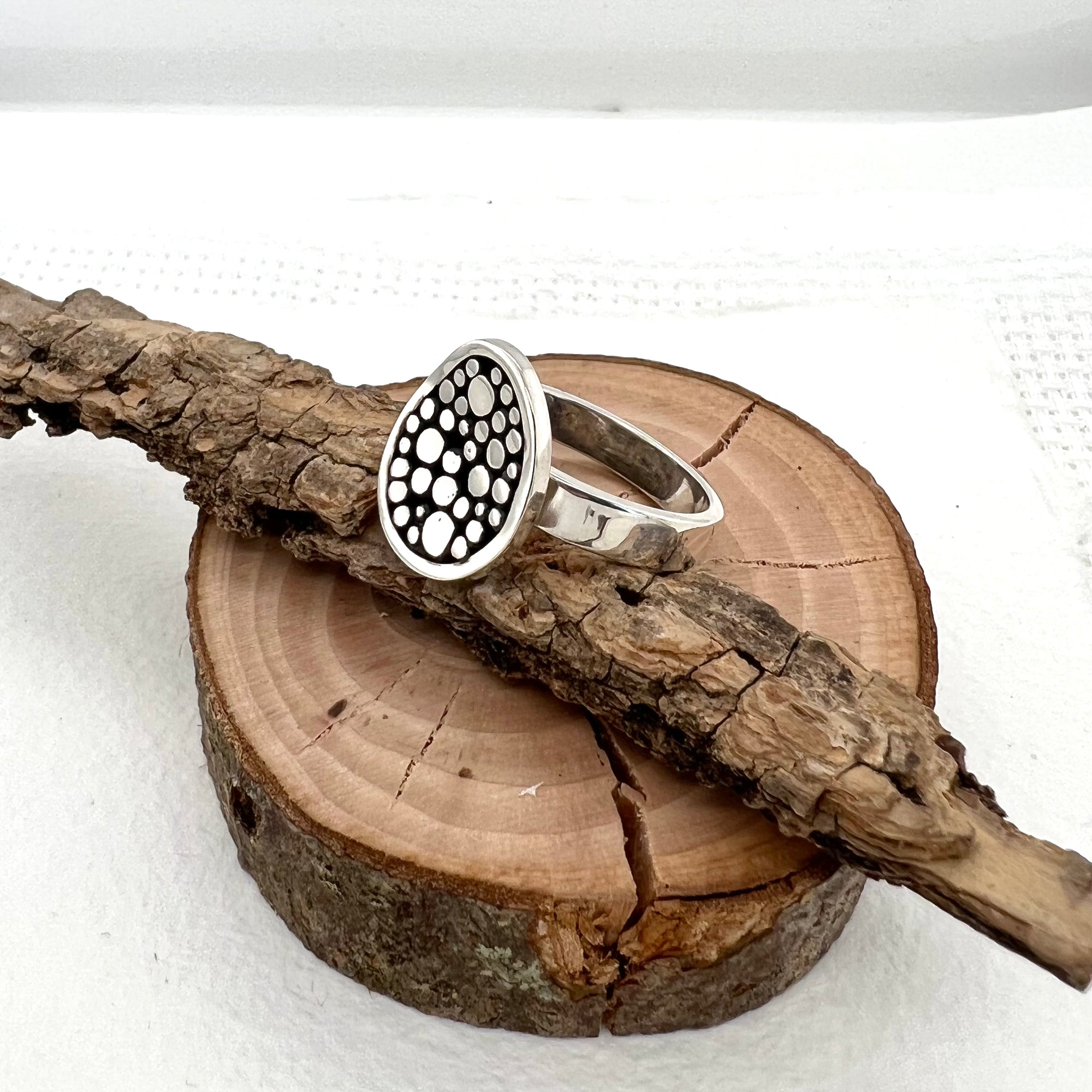 Pebbles Ring Wide Band